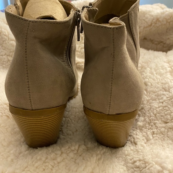 COPY - ✨Banana Republic Ankle Bootie✨ - Picture 4 of 5